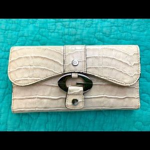 Guess Trifold Wallet 🥰